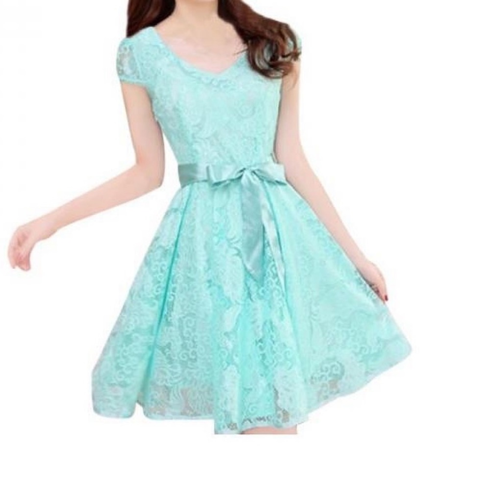 $5 LACE DRESS. NEW WITHOUT TAGS. SIZE L. $5 IF BUNDLED - Picture 1 of 12